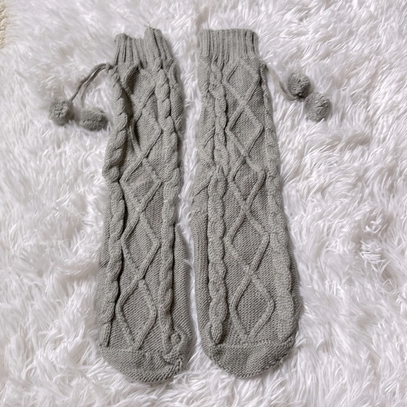 Grey - Cable knit socks with pom poms - Picture 7 of 9
